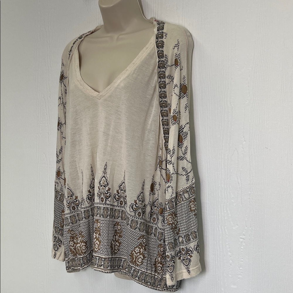 Free People - Beige Medallion Printed V Neck Long Sleeve Blouse Size Medium - Picture 5 of 10